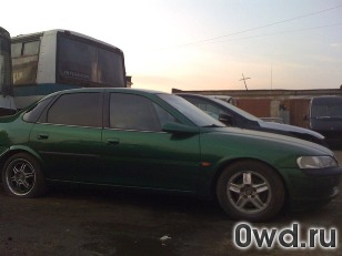 Битый автомобиль Opel Vectra