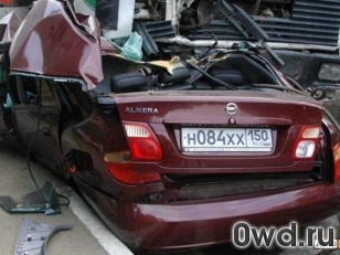 Битый автомобиль Nissan Almera